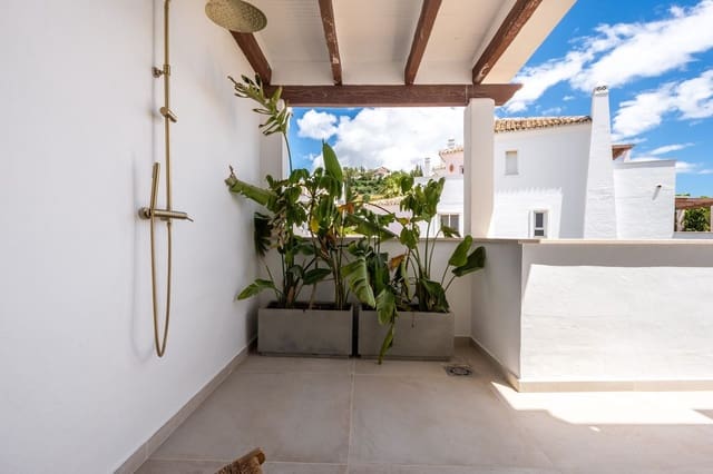 3 sypialnia Penthouse na sprzedaż w Los Naranjos, Marbella z basenem garażem - 895 000 € (Ref: 9875915)