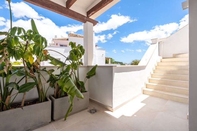 3 sypialnia Penthouse na sprzedaż w Los Naranjos, Marbella z basenem garażem - 895 000 € (Ref: 9875915)