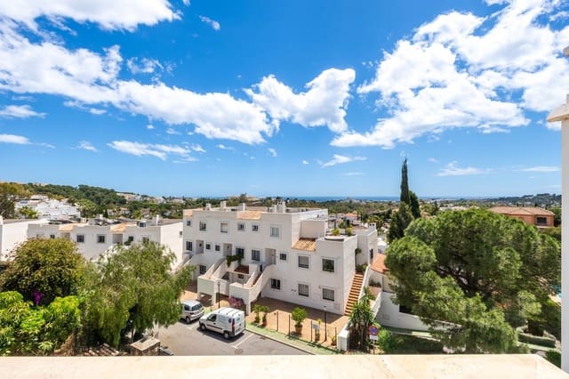3 sypialnia Penthouse na sprzedaż w Los Naranjos, Marbella z basenem garażem - 895 000 € (Ref: 9875915)