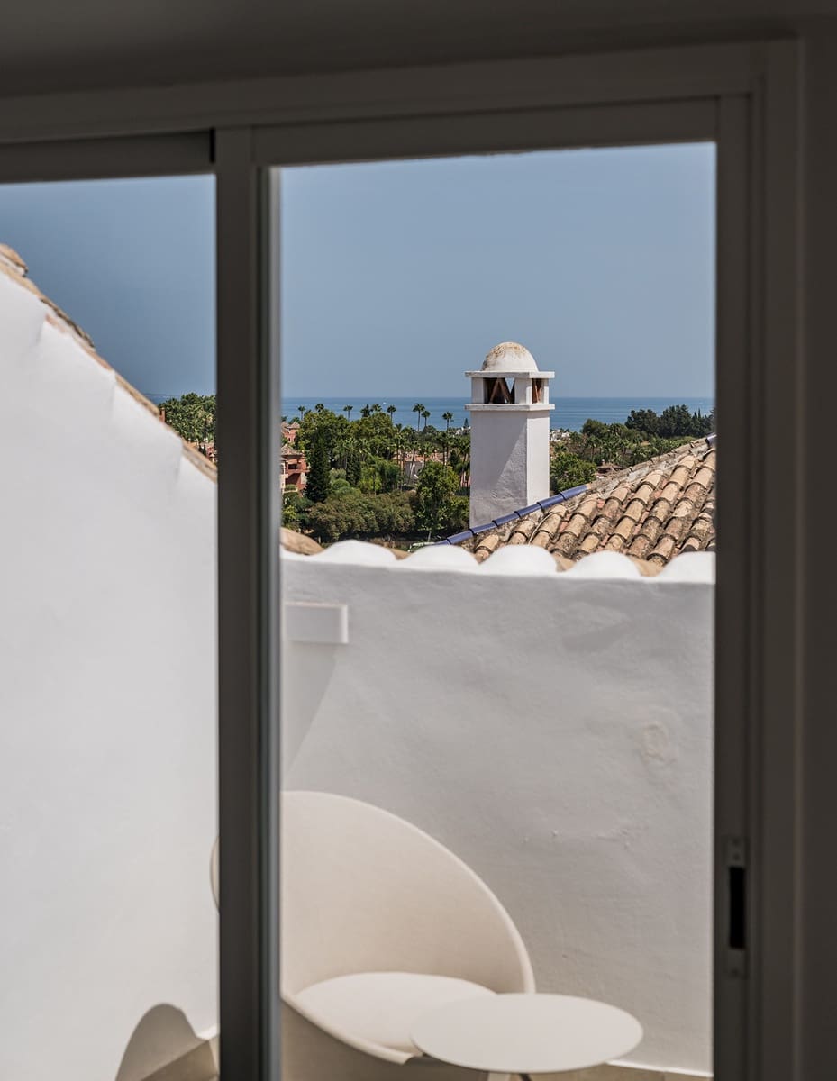 3 bedroom Penthouse for sale in Nueva Andalucia with pool garage - € 1,375,000 (Ref: 9875918)