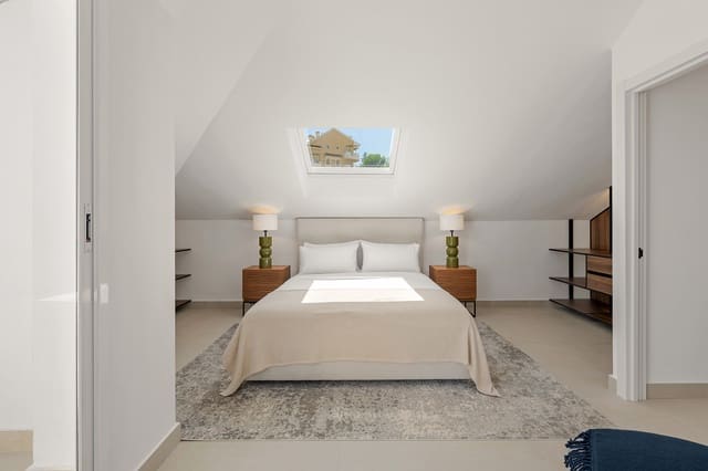 3 bedroom Penthouse for sale in Nueva Andalucia, Marbella with pool garage - € 1,375,000 (Ref: 9875918)