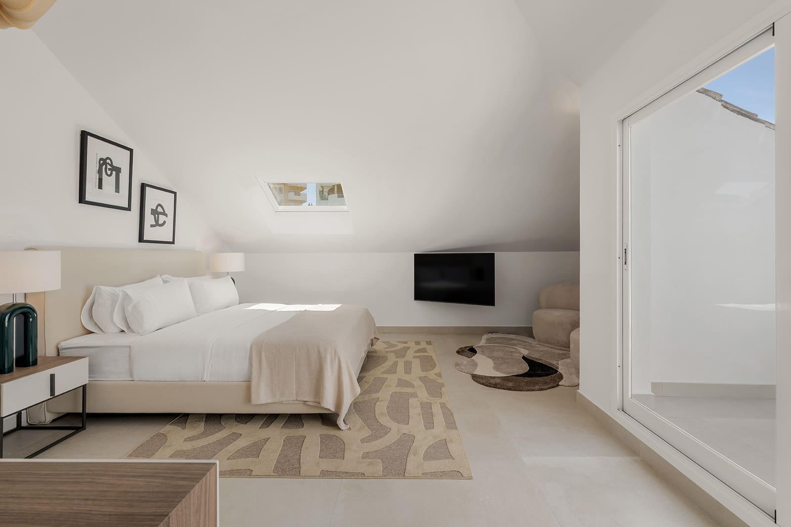 3 bedroom Penthouse for sale in Nueva Andalucia with pool garage - € 1,375,000 (Ref: 9875918)