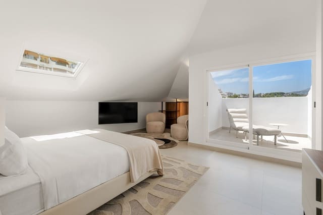 3 bedroom Penthouse for sale in Nueva Andalucia, Marbella with pool garage - € 1,375,000 (Ref: 9875918)