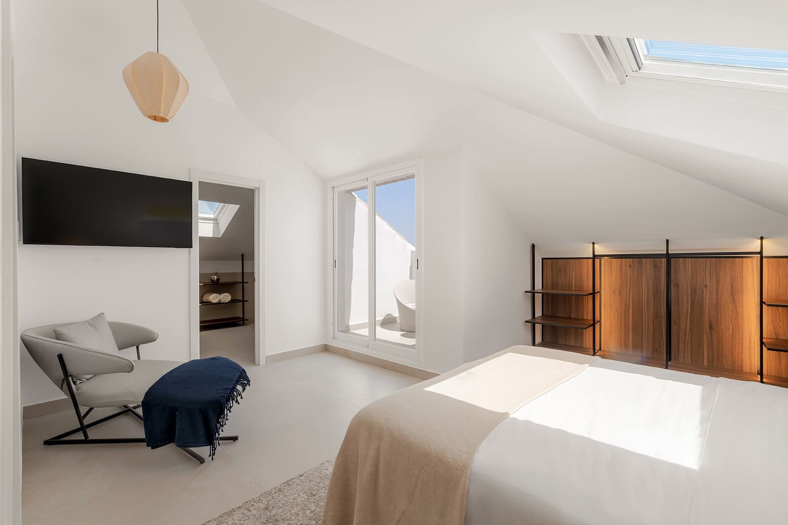 3 bedroom Penthouse for sale in Nueva Andalucia with pool garage - € 1,375,000 (Ref: 9875918)