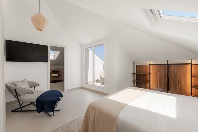 3 bedroom Penthouse for sale in Nueva Andalucia, Marbella with pool garage - € 1,375,000 (Ref: 9875918)