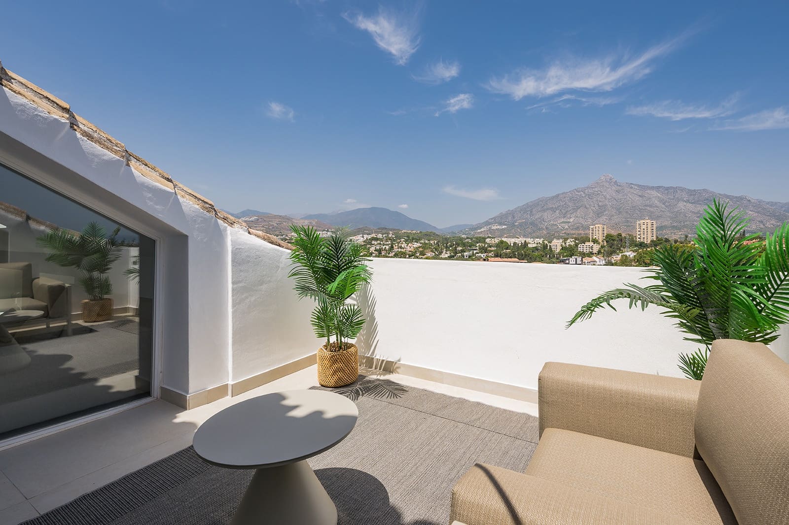 3 bedroom Penthouse for sale in Nueva Andalucia with pool garage - € 1,375,000 (Ref: 9875918)