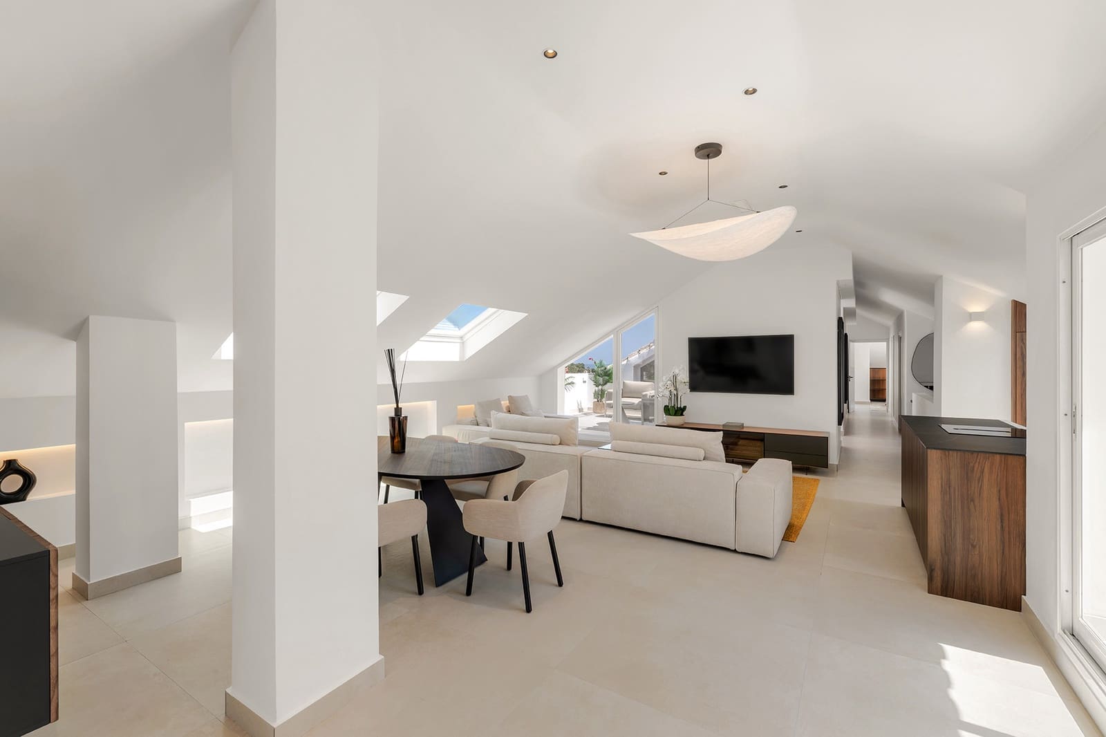 3 bedroom Penthouse for sale in Nueva Andalucia with pool garage - € 1,375,000 (Ref: 9875918)