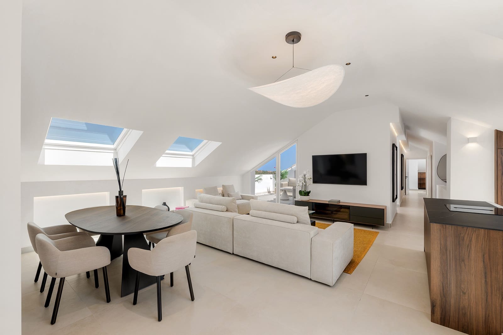 3 bedroom Penthouse for sale in Nueva Andalucia with pool garage - € 1,375,000 (Ref: 9875918)