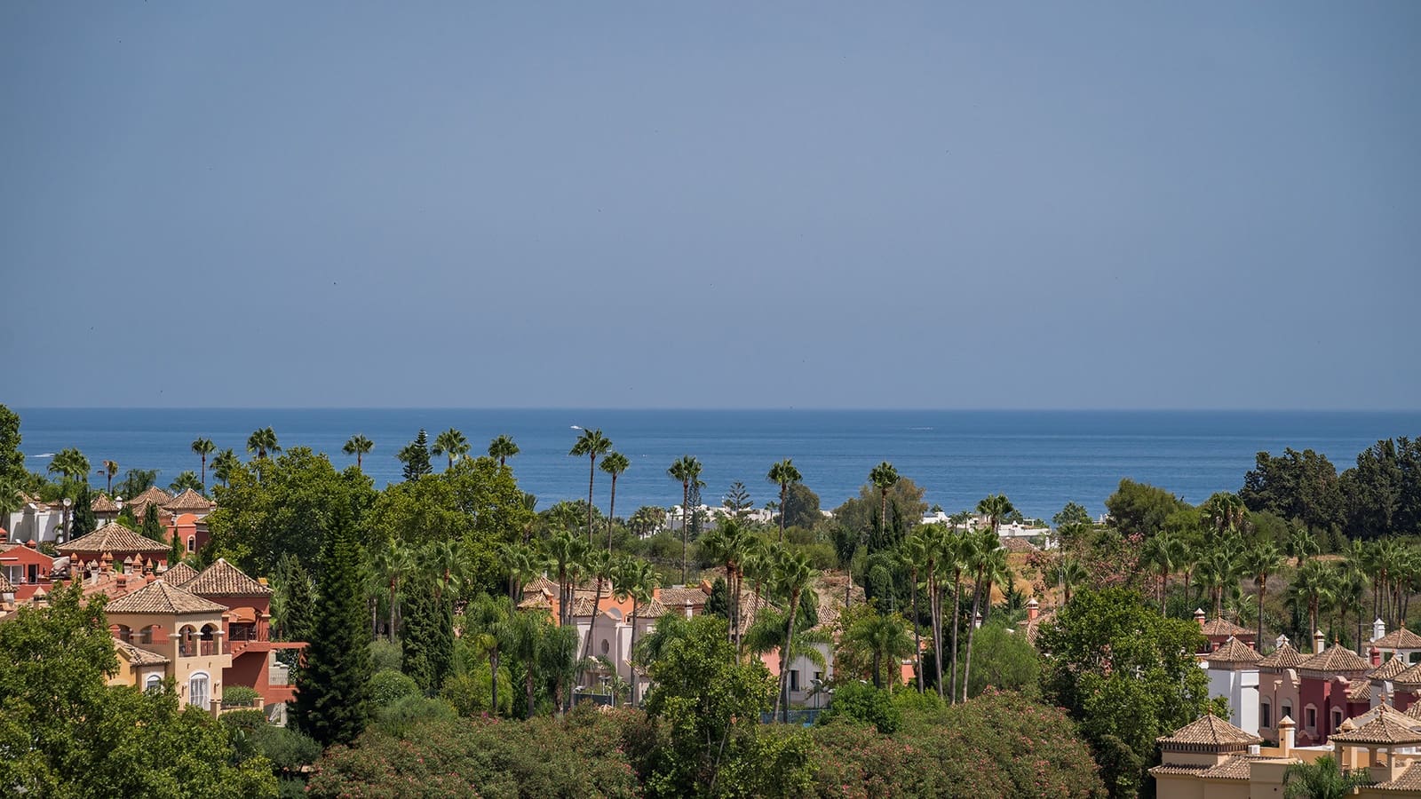 3 bedroom Penthouse for sale in Nueva Andalucia with pool garage - € 1,375,000 (Ref: 9875918)