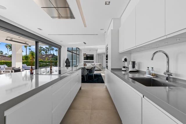4 slaapkamer Villa te koop in Marbella met zwembad garage - € 4.950.000 (Ref: 9875919)