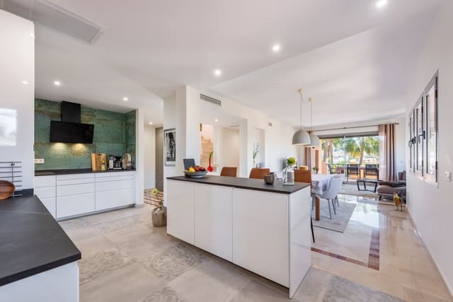 3 quarto Penthouse para venda em Atalaya-Isdabe, Estepona com piscina garagem - 849 000 € (Ref: 9878230)