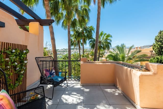 3 Zimmer Penthouse zu verkaufen in El Paraiso, Estepona mit Pool Garage - 849.000 € (Ref: 9878230)