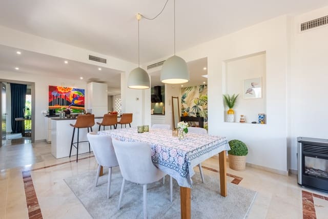 3 bedroom Penthouse for sale in El Paraiso, Estepona with pool garage - € 849,000 (Ref: 9878230)