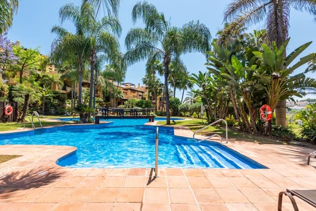 3 bedroom Penthouse for sale in El Paraiso, Estepona with pool garage - € 849,000 (Ref: 9878230)