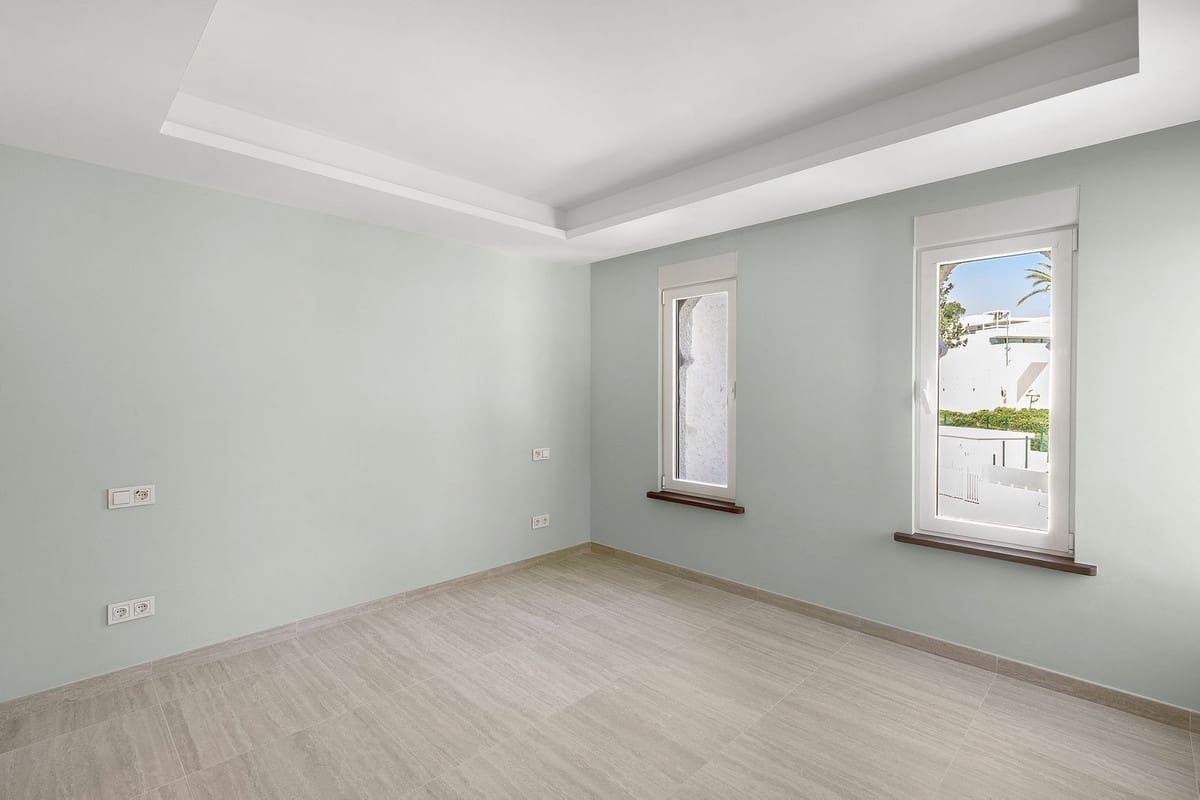 3 chambre Penthouse à vendre à Marbella avec piscine garage - 1 375 000 € (Ref: 9878231)