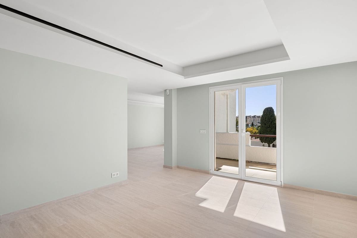3 chambre Penthouse à vendre à Marbella avec piscine garage - 1 375 000 € (Ref: 9878231)