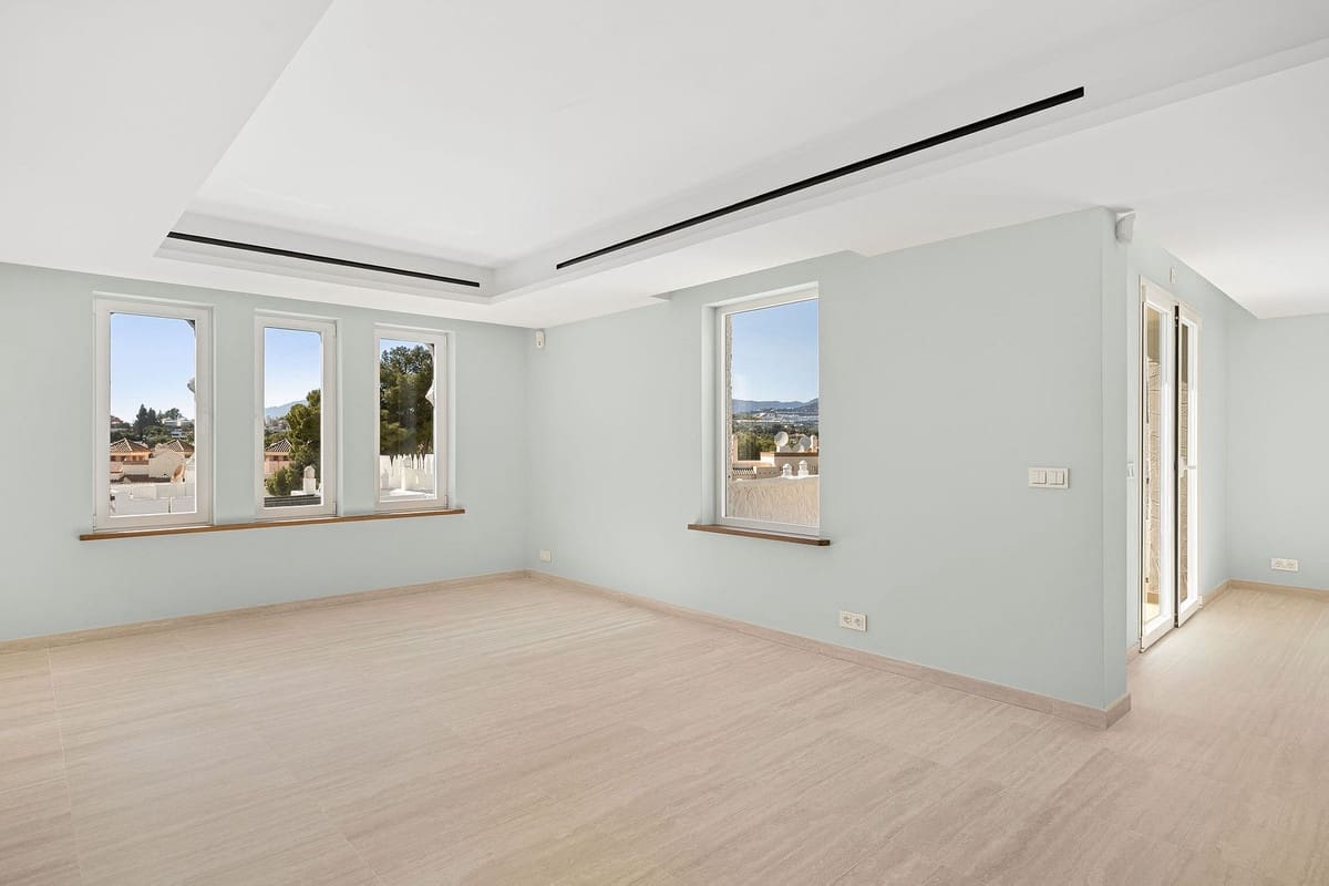 3 chambre Penthouse à vendre à Marbella avec piscine garage - 1 375 000 € (Ref: 9878231)