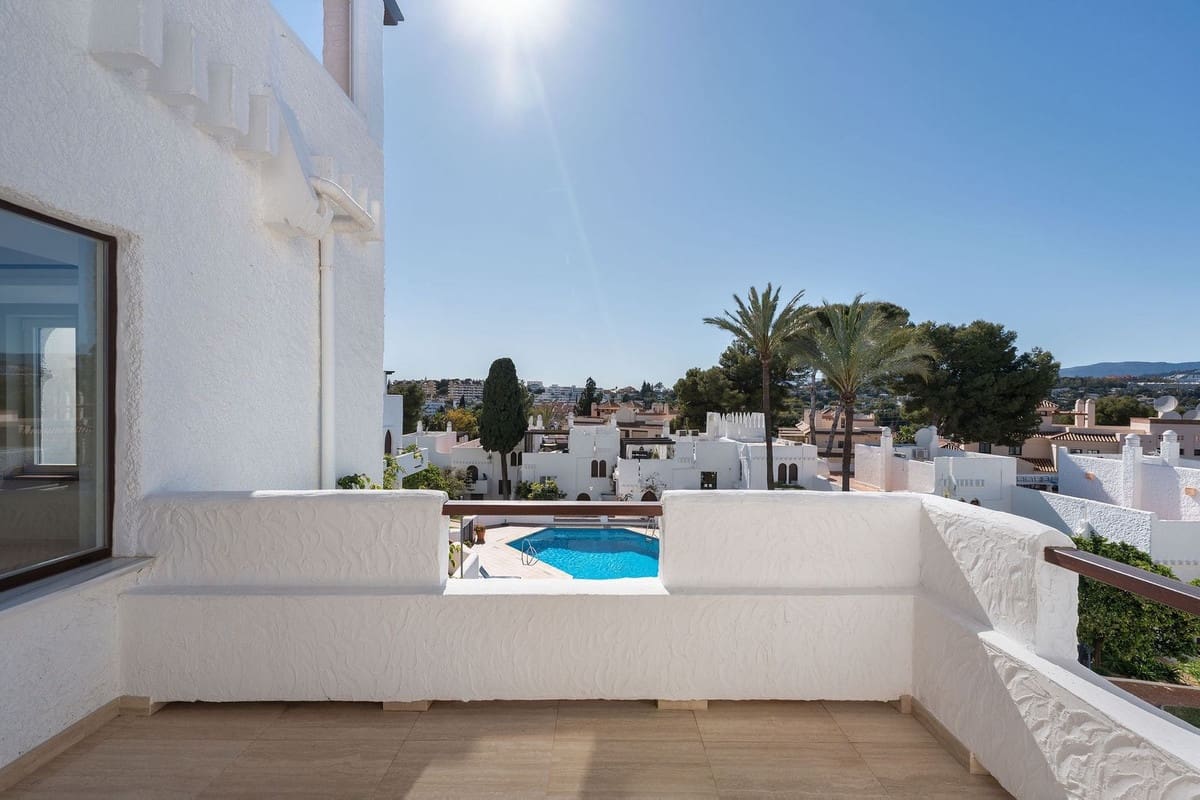 3 chambre Penthouse à vendre à Marbella avec piscine garage - 1 375 000 € (Ref: 9878231)
