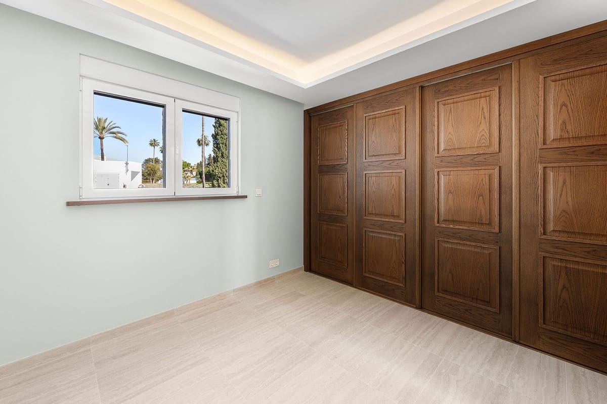 3 chambre Penthouse à vendre à Marbella avec piscine garage - 1 375 000 € (Ref: 9878231)