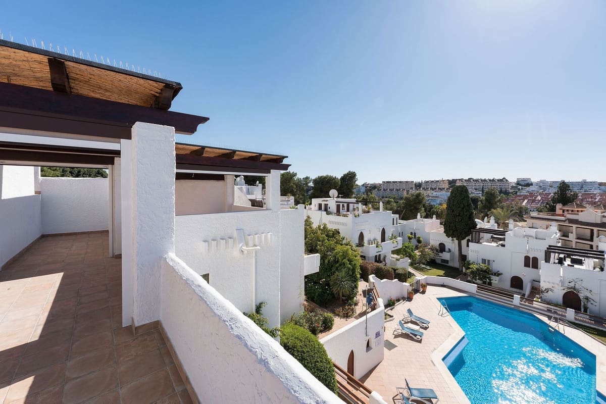 3 chambre Penthouse à vendre à Marbella avec piscine garage - 1 375 000 € (Ref: 9878231)