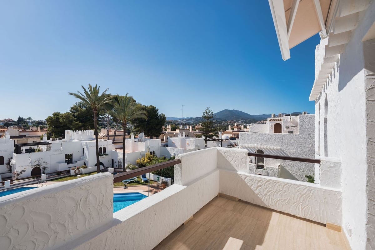 3 chambre Penthouse à vendre à Marbella avec piscine garage - 1 375 000 € (Ref: 9878231)