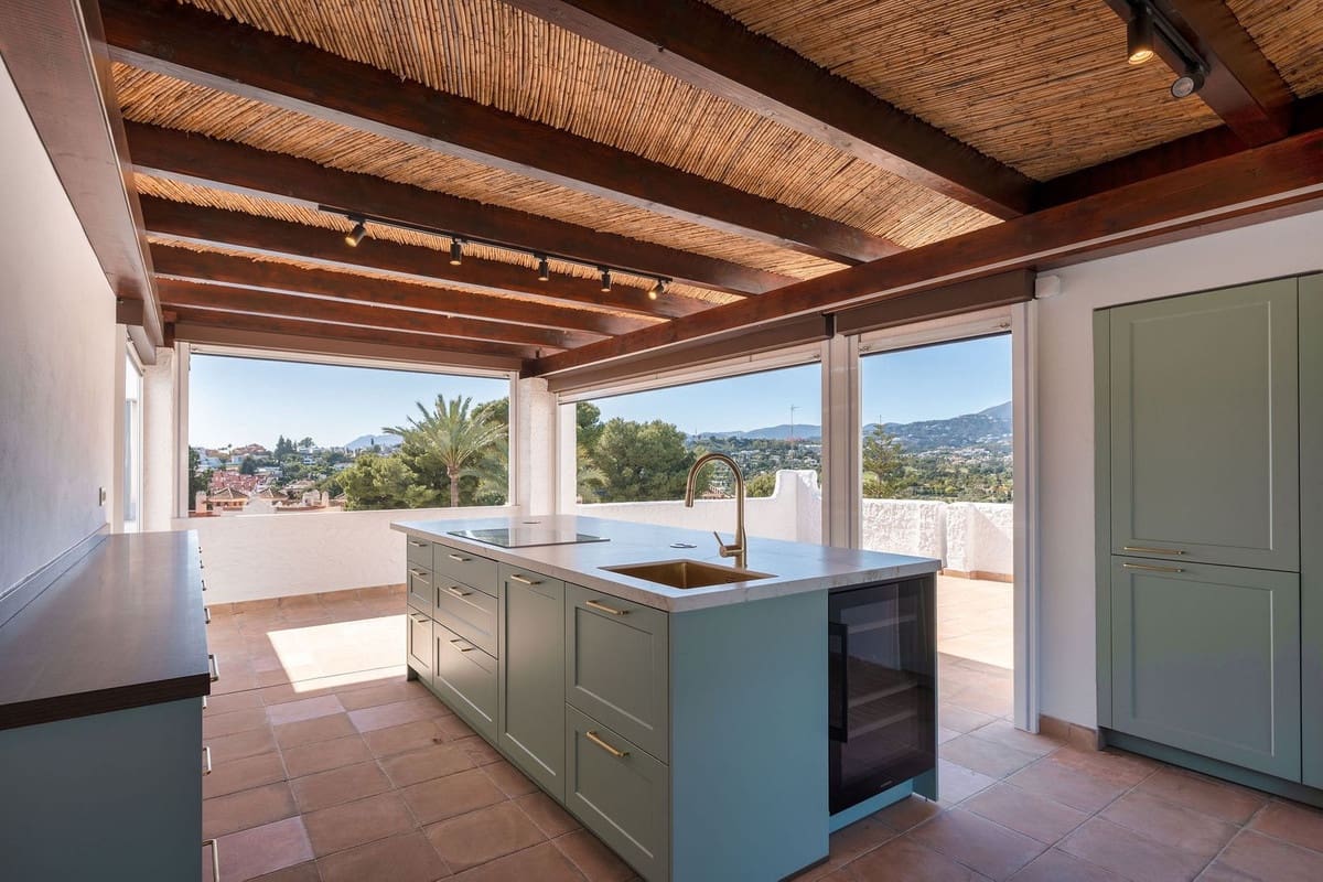 3 chambre Penthouse à vendre à Marbella avec piscine garage - 1 375 000 € (Ref: 9878231)