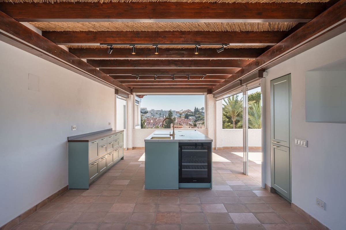 3 chambre Penthouse à vendre à Marbella avec piscine garage - 1 375 000 € (Ref: 9878231)