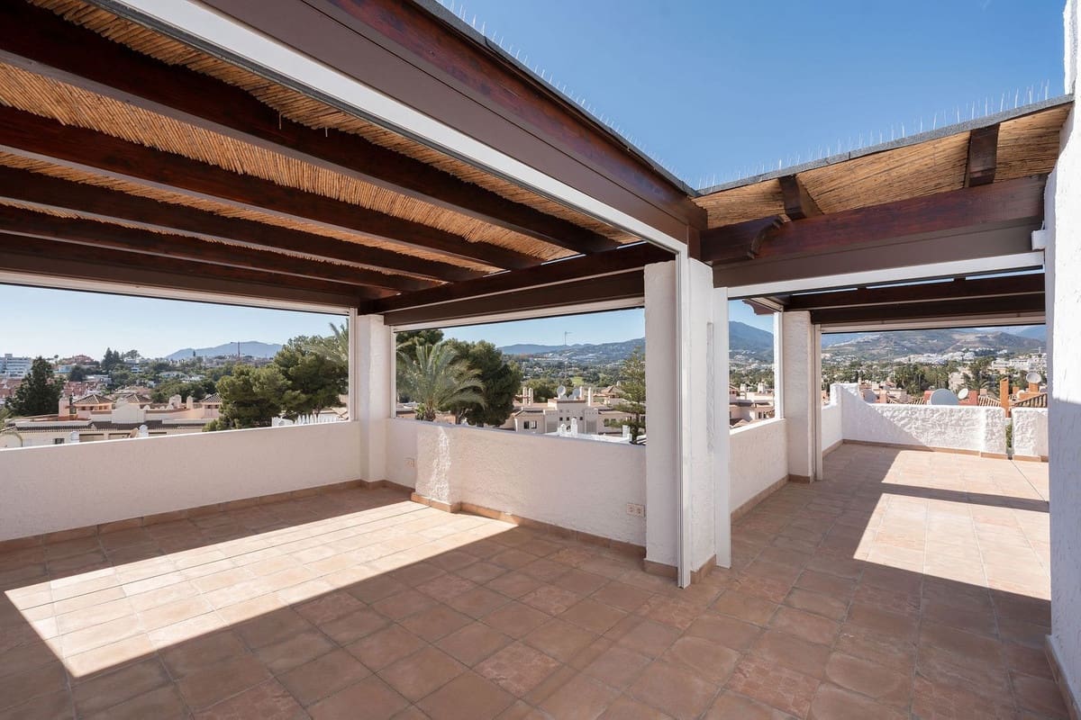 3 chambre Penthouse à vendre à Marbella avec piscine garage - 1 375 000 € (Ref: 9878231)
