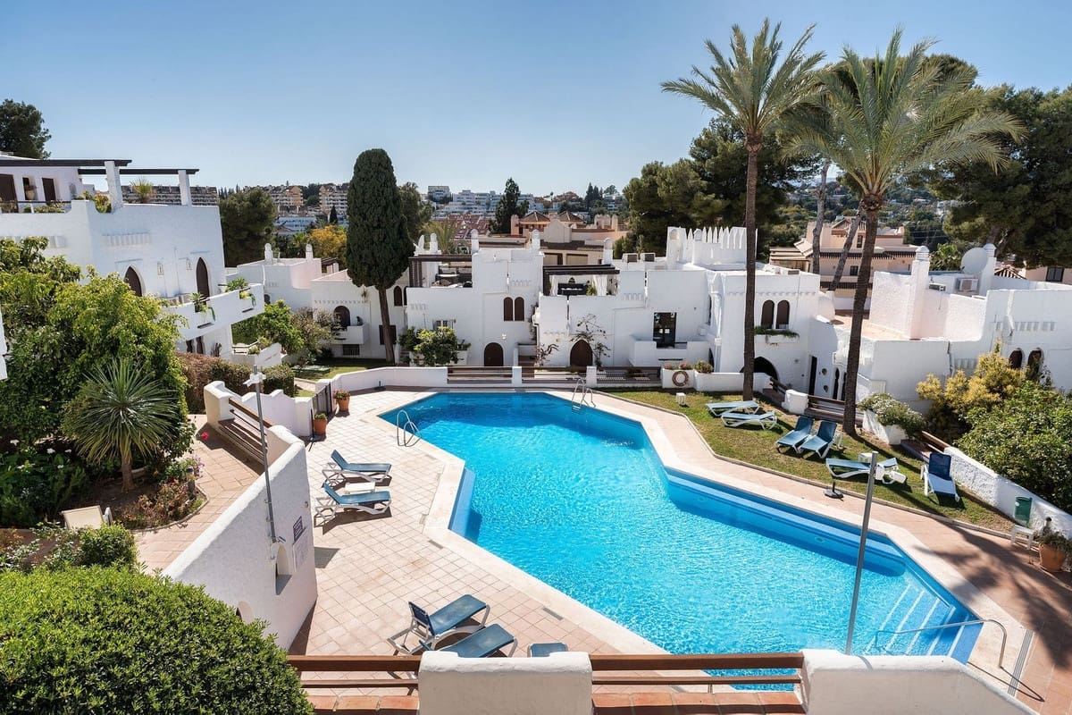 3 chambre Penthouse à vendre à Marbella avec piscine garage - 1 375 000 € (Ref: 9878231)