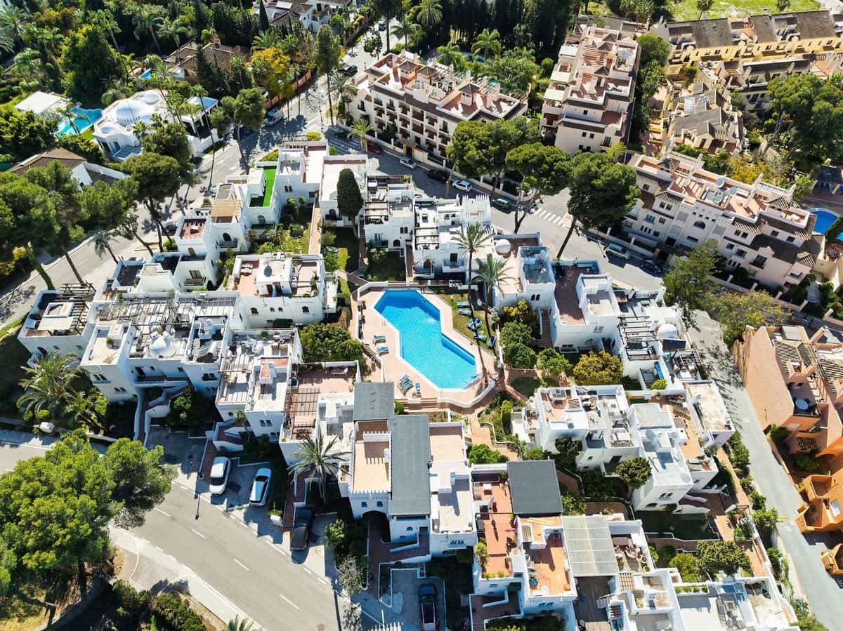 3 chambre Penthouse à vendre à Marbella avec piscine garage - 1 375 000 € (Ref: 9878231)