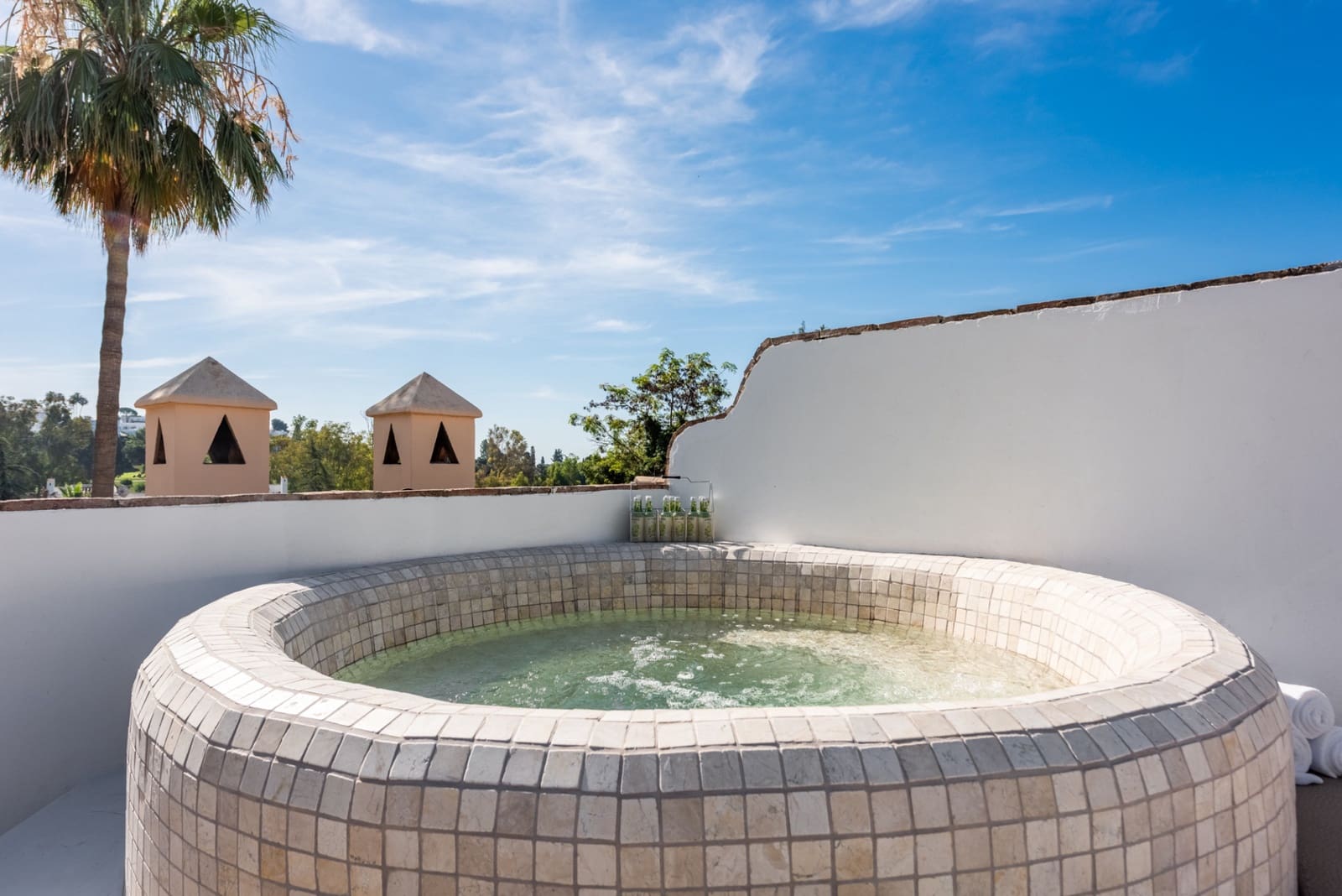 3 bedroom Penthouse for sale in Nueva Andalucia with pool garage - € 1,349,000 (Ref: 9880743)