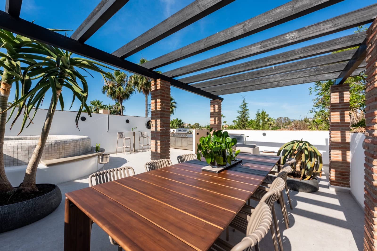 3 bedroom Penthouse for sale in Nueva Andalucia with pool garage - € 1,349,000 (Ref: 9880743)