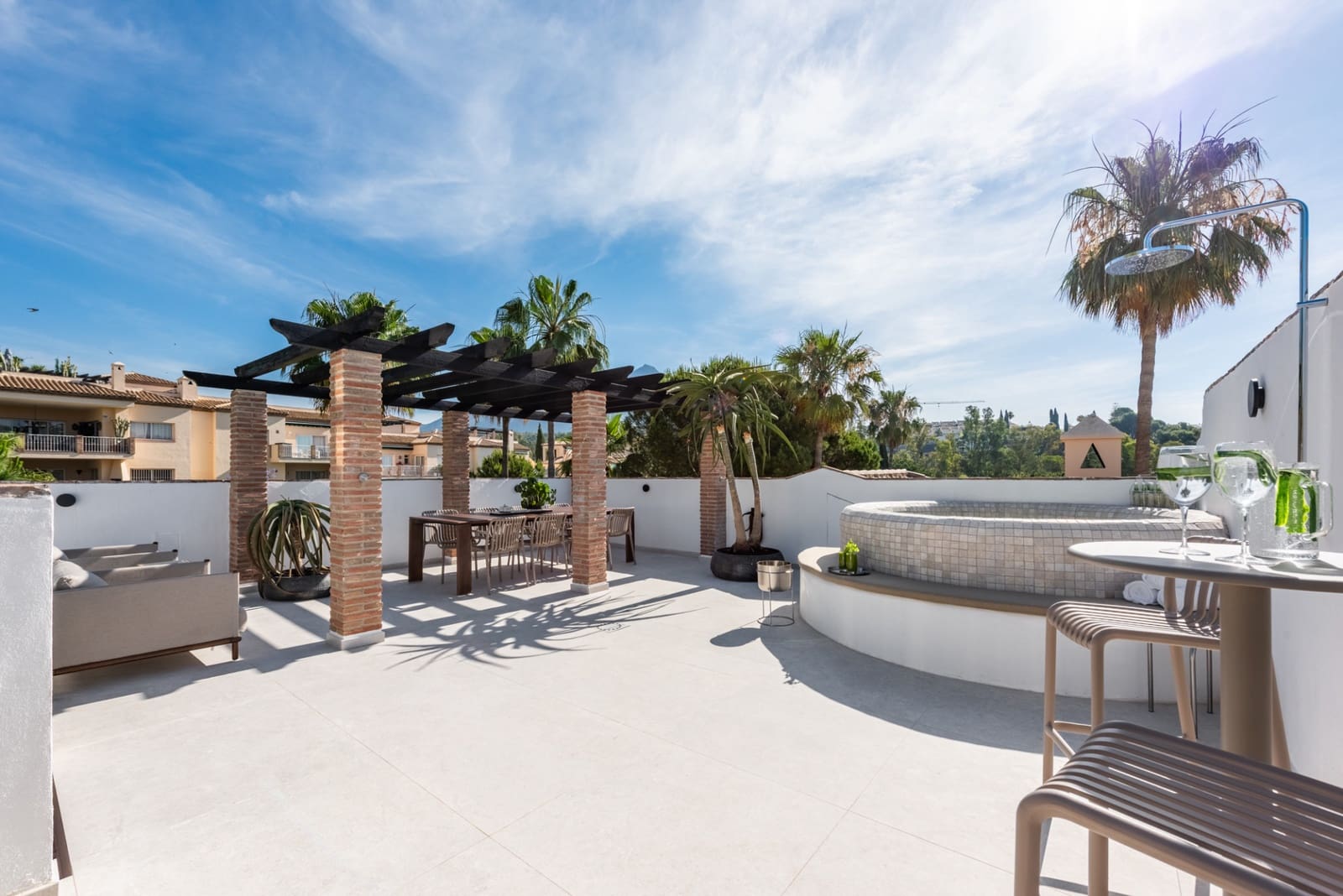 3 bedroom Penthouse for sale in Nueva Andalucia with pool garage - € 1,349,000 (Ref: 9880743)