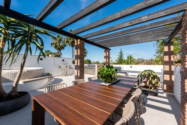 3 makuuhuone Kattohuoneisto myytävänä paikassa Nueva Andalucia, Marbella mukana uima-altaan 
autotalli - 1 349 000 € (Ref: 9880743)