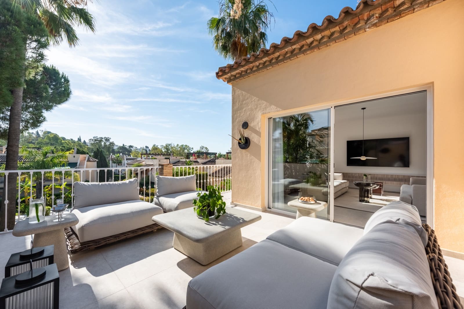 3 bedroom Penthouse for sale in Nueva Andalucia with pool garage - € 1,349,000 (Ref: 9880743)
