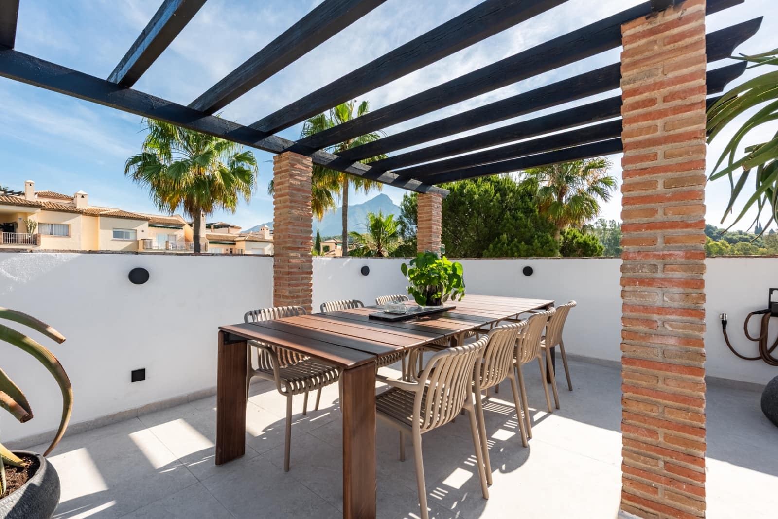 3 bedroom Penthouse for sale in Nueva Andalucia with pool garage - € 1,349,000 (Ref: 9880743)