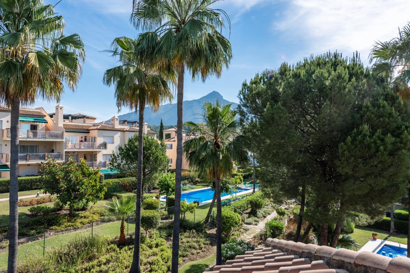 3 bedroom Penthouse for sale in Nueva Andalucia with pool garage - € 1,349,000 (Ref: 9880743)
