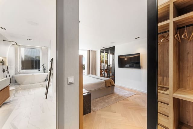 4 soveværelse Byhus til salg i Golden Mile, Marbella med swimmingpool garage - € 1.695.000 (Ref: 9890023)