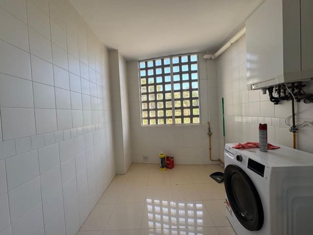 2 soverom Leilighet til salgs i Puerto Banus, Marbella med svømmebasseng garasje - € 760 000 (Ref: 9894117)