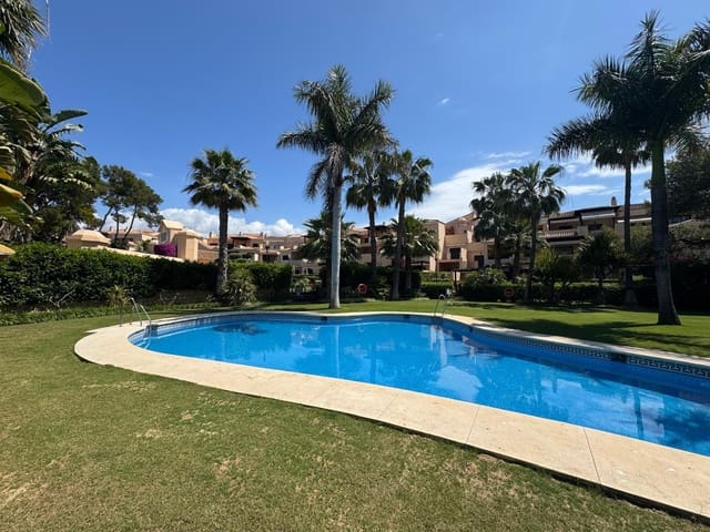 2 soverom Leilighet til salgs i Puerto Banus, Marbella med svømmebasseng garasje - € 760 000 (Ref: 9894117)