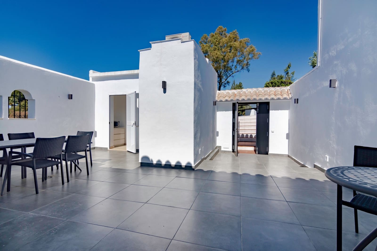 4 sovrum Hus till salu i Marbella med pool garage - 995 000 € (Ref: 9894118)