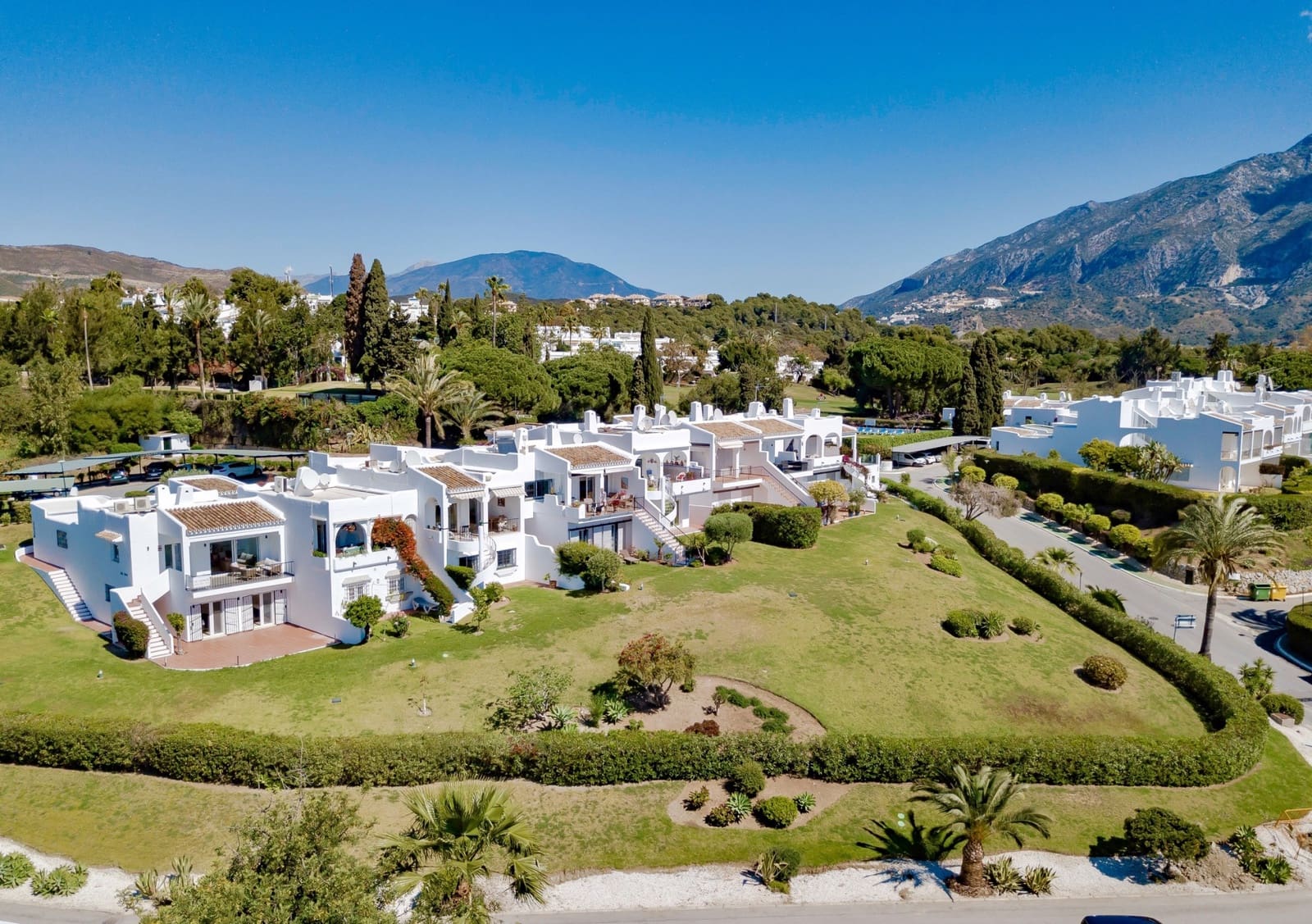 4 sovrum Hus till salu i Marbella med pool garage - 995 000 € (Ref: 9894118)