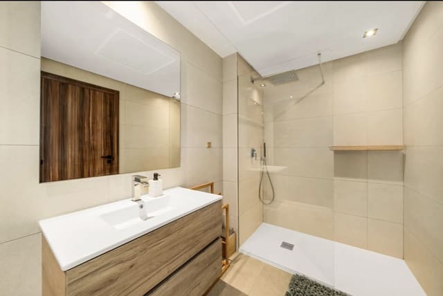 3 soveværelse Penthouse til salg i Marbella med swimmingpool garage - € 1.350.000 (Ref: 9896586)