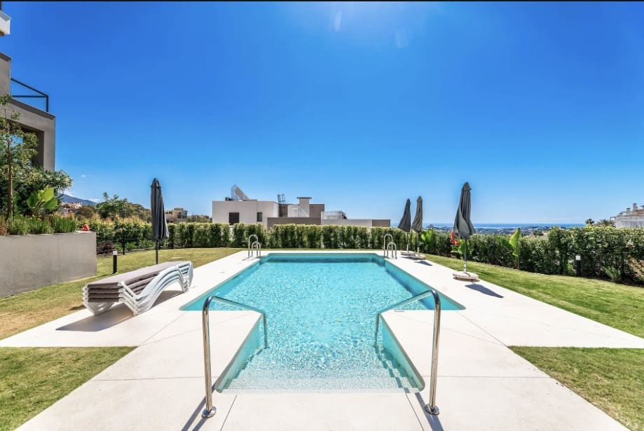 3 soveværelse Penthouse til salg i Marbella med swimmingpool garage - € 1.350.000 (Ref: 9896586)