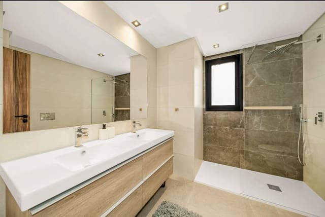 3 soveværelse Penthouse til salg i Marbella med swimmingpool garage - € 1.350.000 (Ref: 9896586)