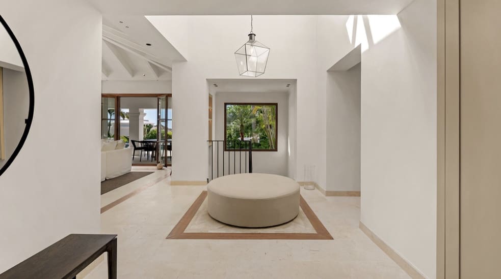 4 slaapkamer Villa te koop in Nueva Andalucia met zwembad garage - € 4.500.000 (Ref: 9896587)