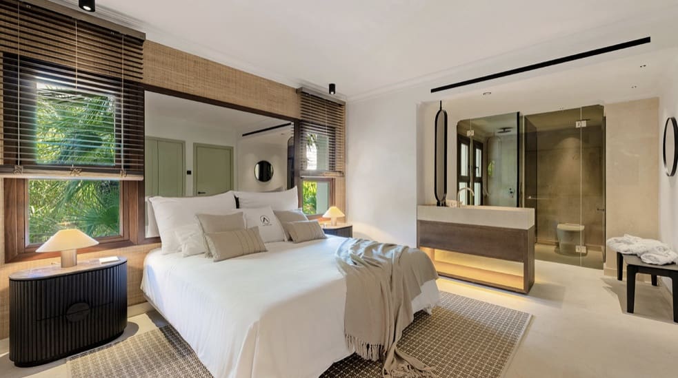 4 slaapkamer Villa te koop in Nueva Andalucia met zwembad garage - € 4.500.000 (Ref: 9896587)