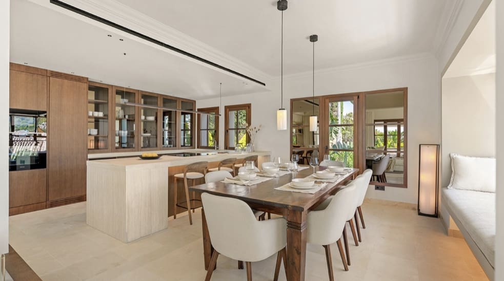 4 slaapkamer Villa te koop in Nueva Andalucia met zwembad garage - € 4.500.000 (Ref: 9896587)