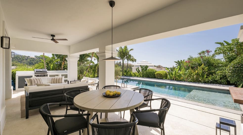 4 slaapkamer Villa te koop in Nueva Andalucia met zwembad garage - € 4.500.000 (Ref: 9896587)
