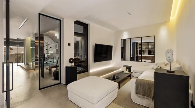 4 slaapkamer Villa te koop in Nueva Andalucia, Marbella met zwembad garage - € 4.500.000 (Ref: 9896587)